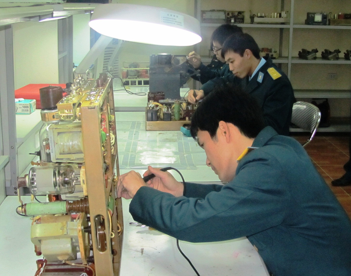 Động lực sáng tạo, làm chủ sửa chữa vũ khí, khí tài tên lửa phòng không