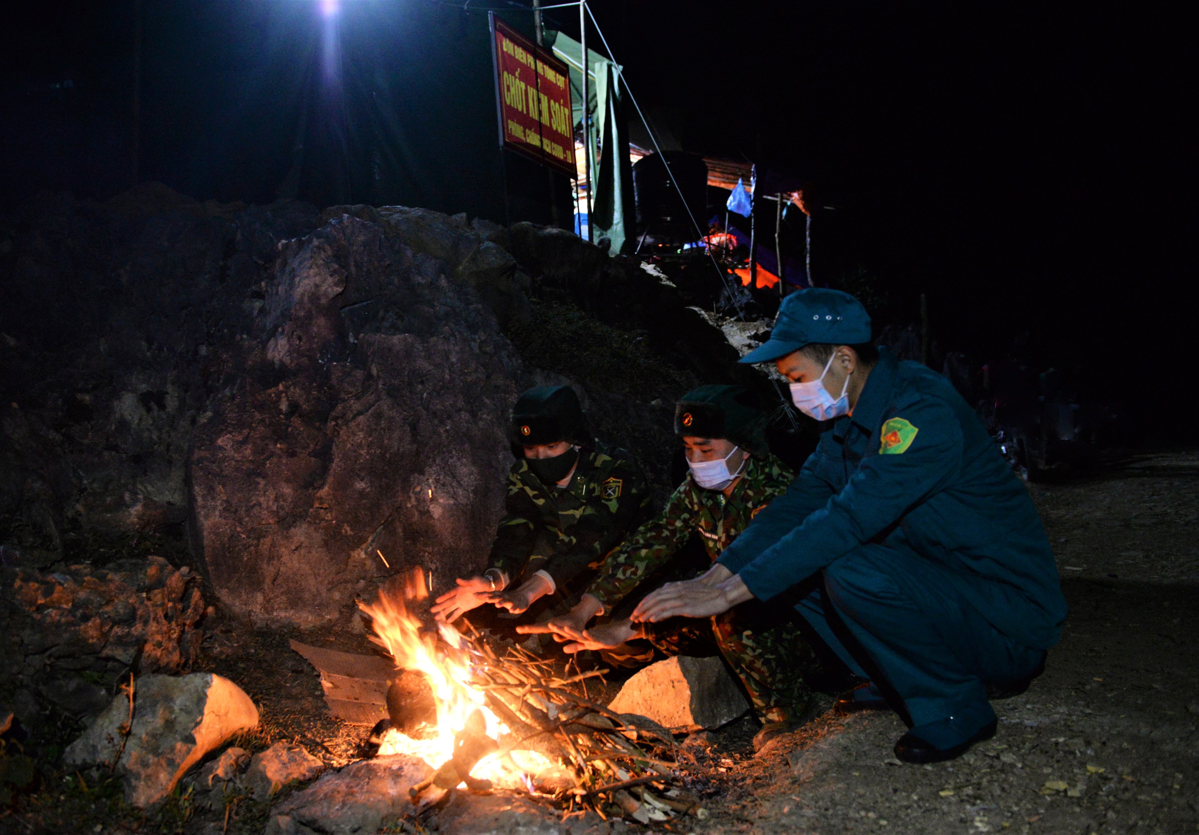 Giữ ấm cho bộ đội nơi biên cương giá rét