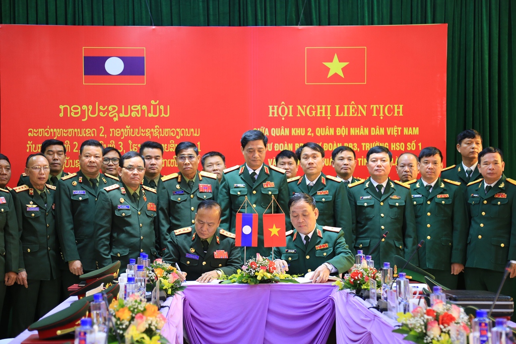 Hợp tác toàn diện, hữu nghị, đoàn kết giữa Quân khu 2 với Quân đội nhân dân Lào