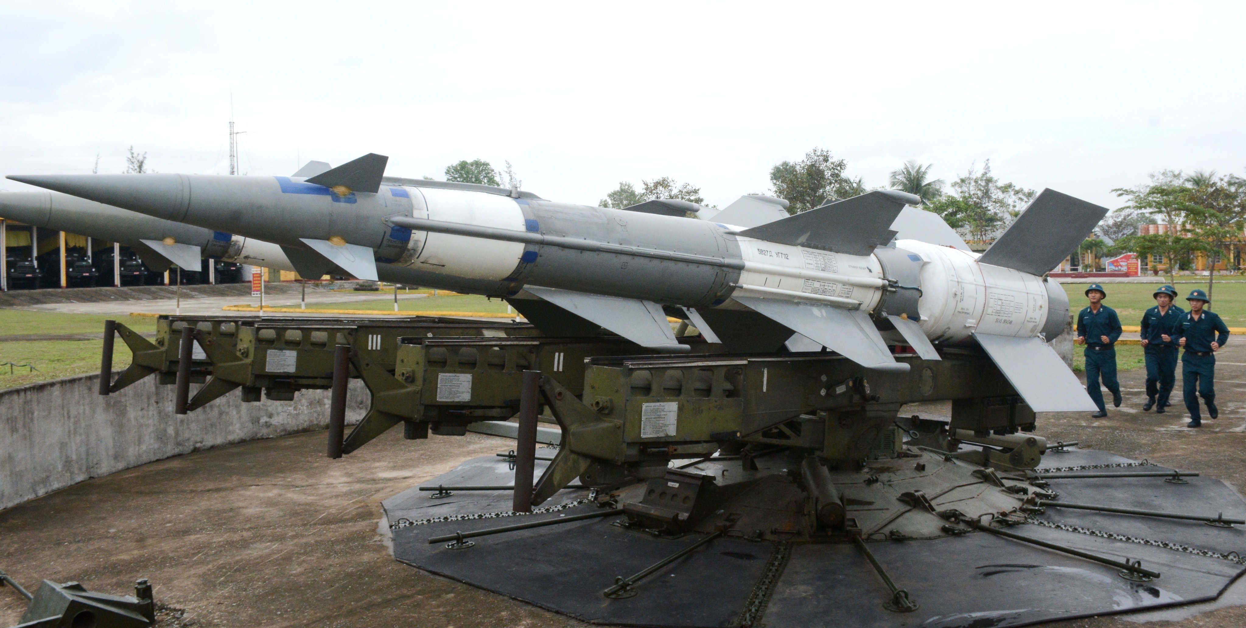 Chiến sĩ canh trời miền Trung hướng về đại hội      