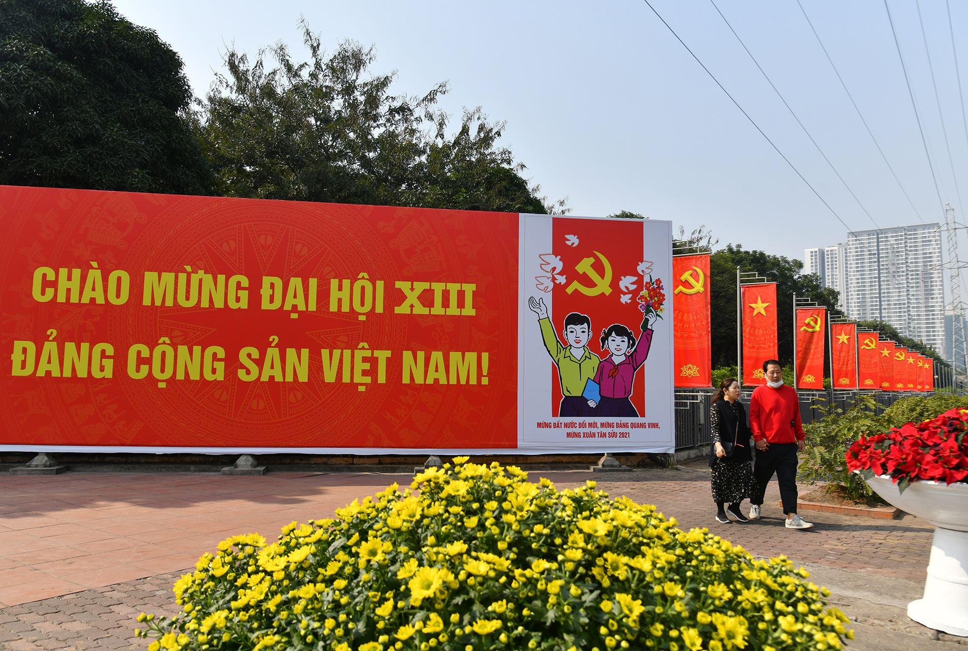 Hà Nội rực rỡ cờ hoa