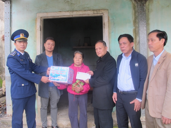 Xuân yêu thương với đồng bào vùng lũ