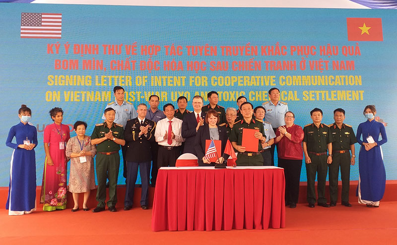 Đẩy mạnh khắc phục hậu quả bom mìn, chất độc hóa học sau chiến tranh