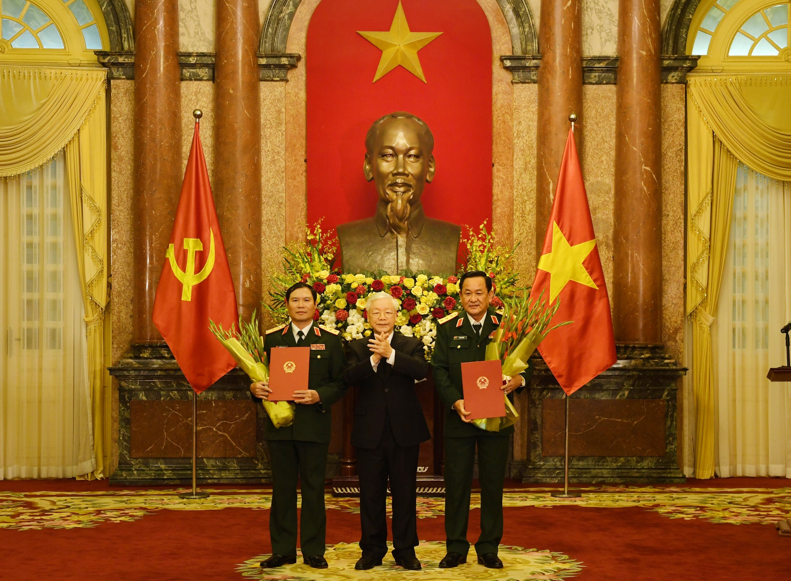 Tổng Bí thư, Chủ tịch nước Nguyễn Phú Trọng trao Quyết định thăng quân hàm Thượng tướng đối với hai đồng chí Thứ trưởng Bộ Quốc phòng