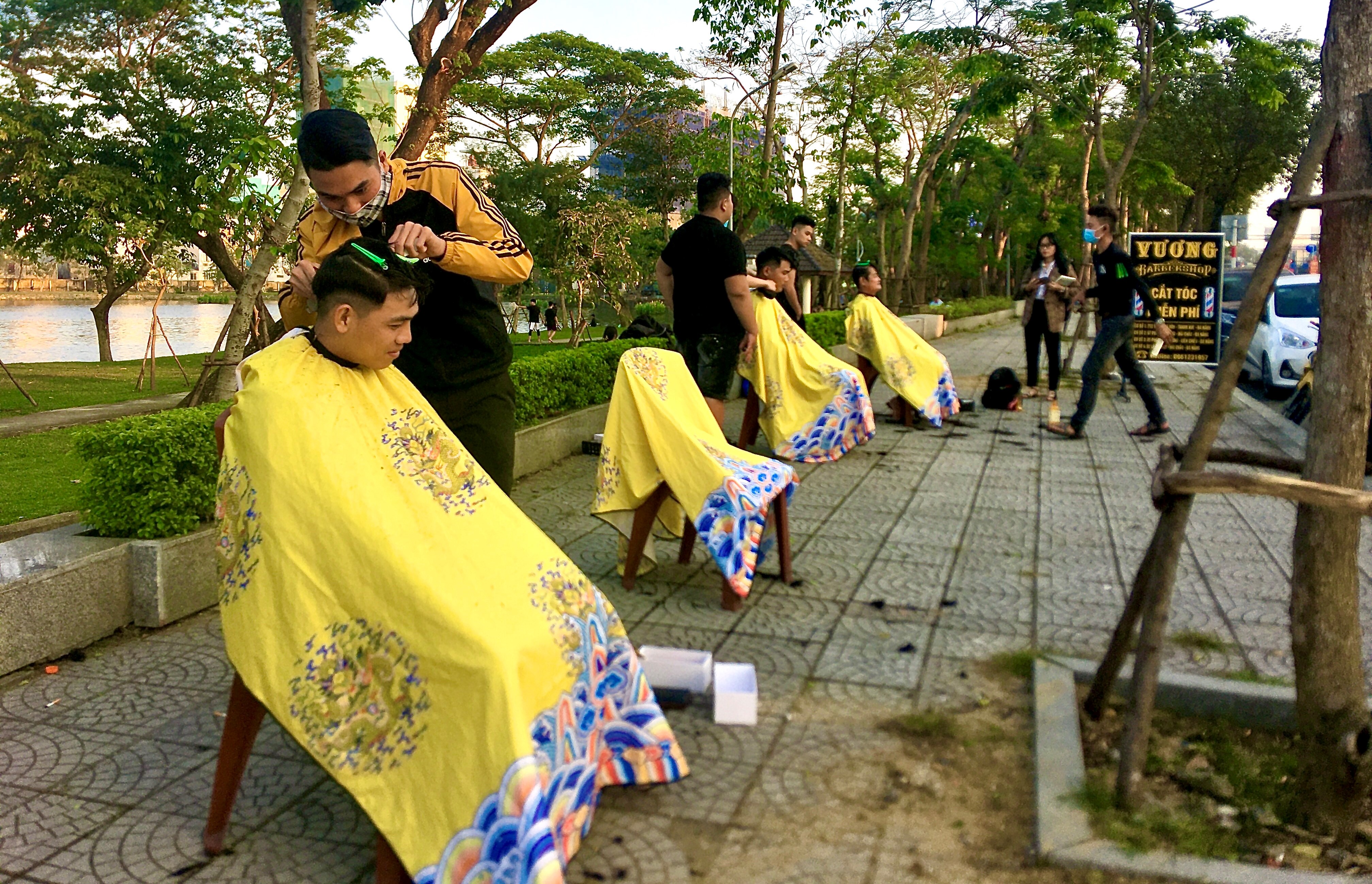 Ấm lòng những điểm cắt tóc miễn phí