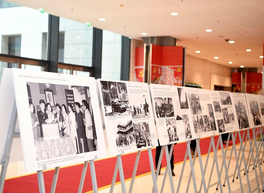 Triển lãm ảnh với nhiều bức ảnh lịch sử của các kỳ đại hội.