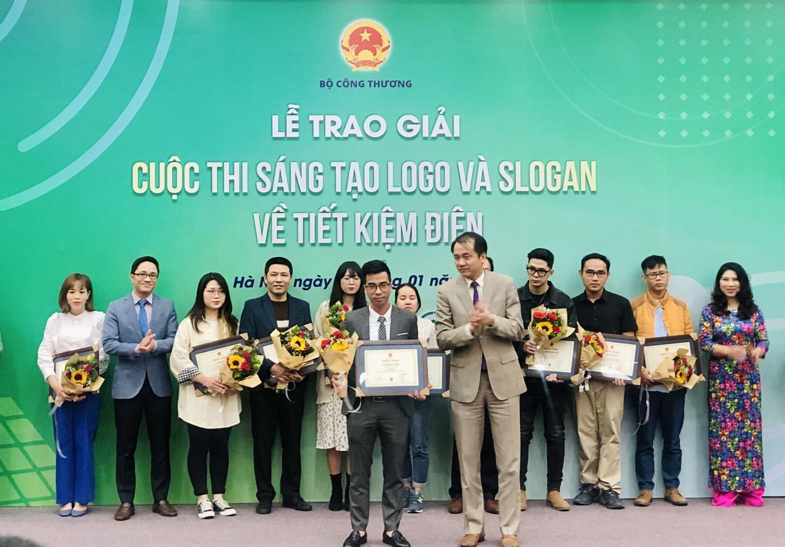 Khẩu hiệu “Tiết kiệm điện thành thói quen” đoạt giải Nhất Cuộc thi “Sáng tạo logo và slogan về tiết kiệm điện