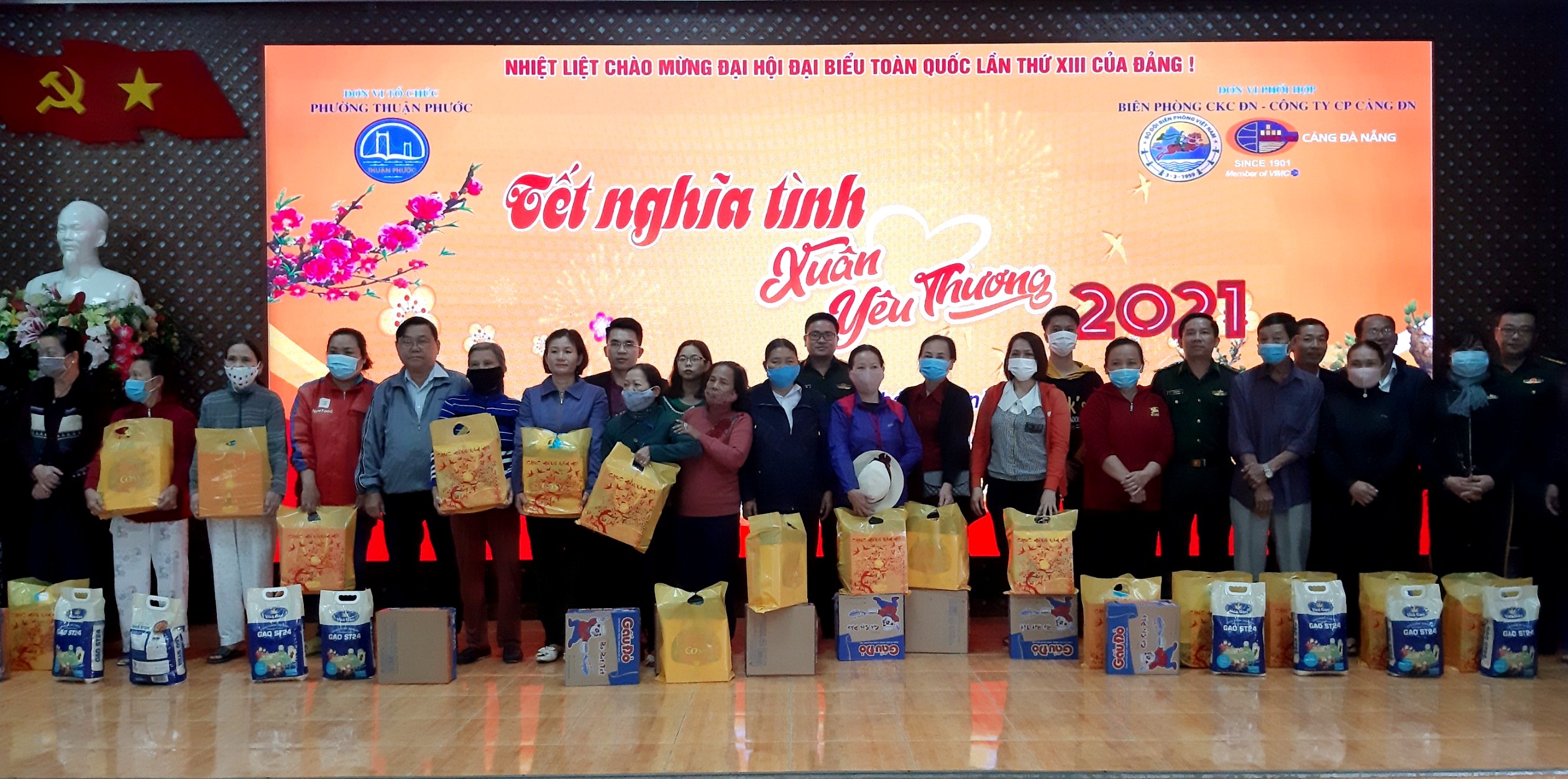 Ấm áp chương trình “Tết nghĩa tình - Xuân yêu thương” 