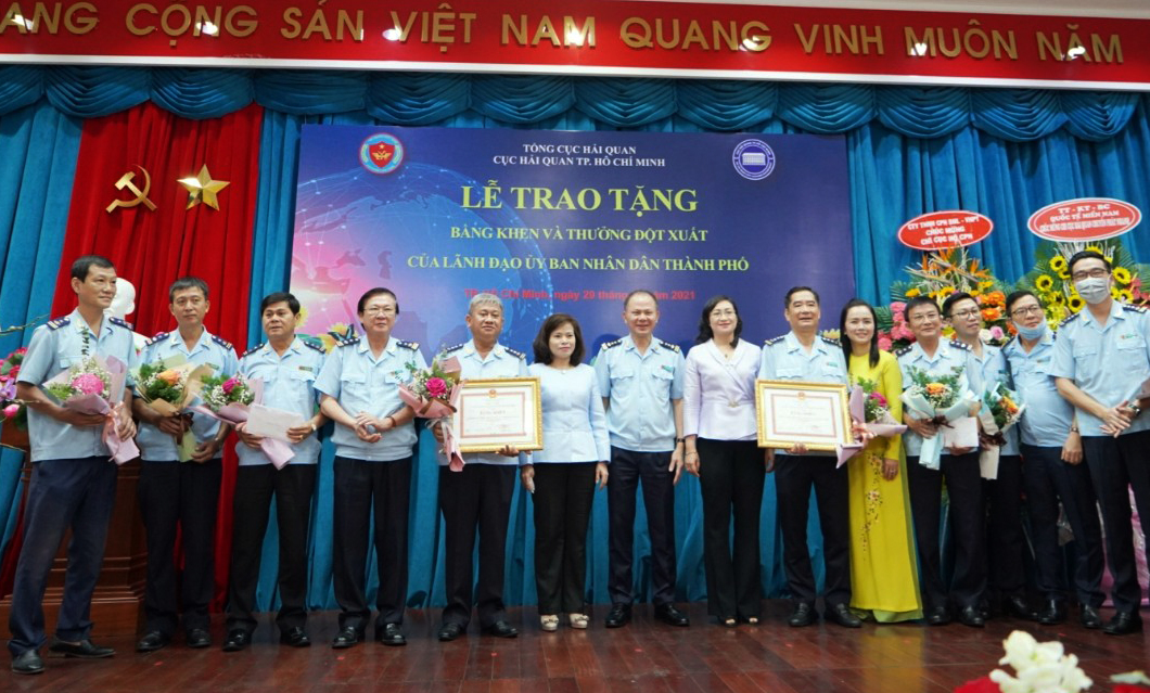 Khen thưởng lực lượng hải quan có thành tích chống tội phạm ma túy