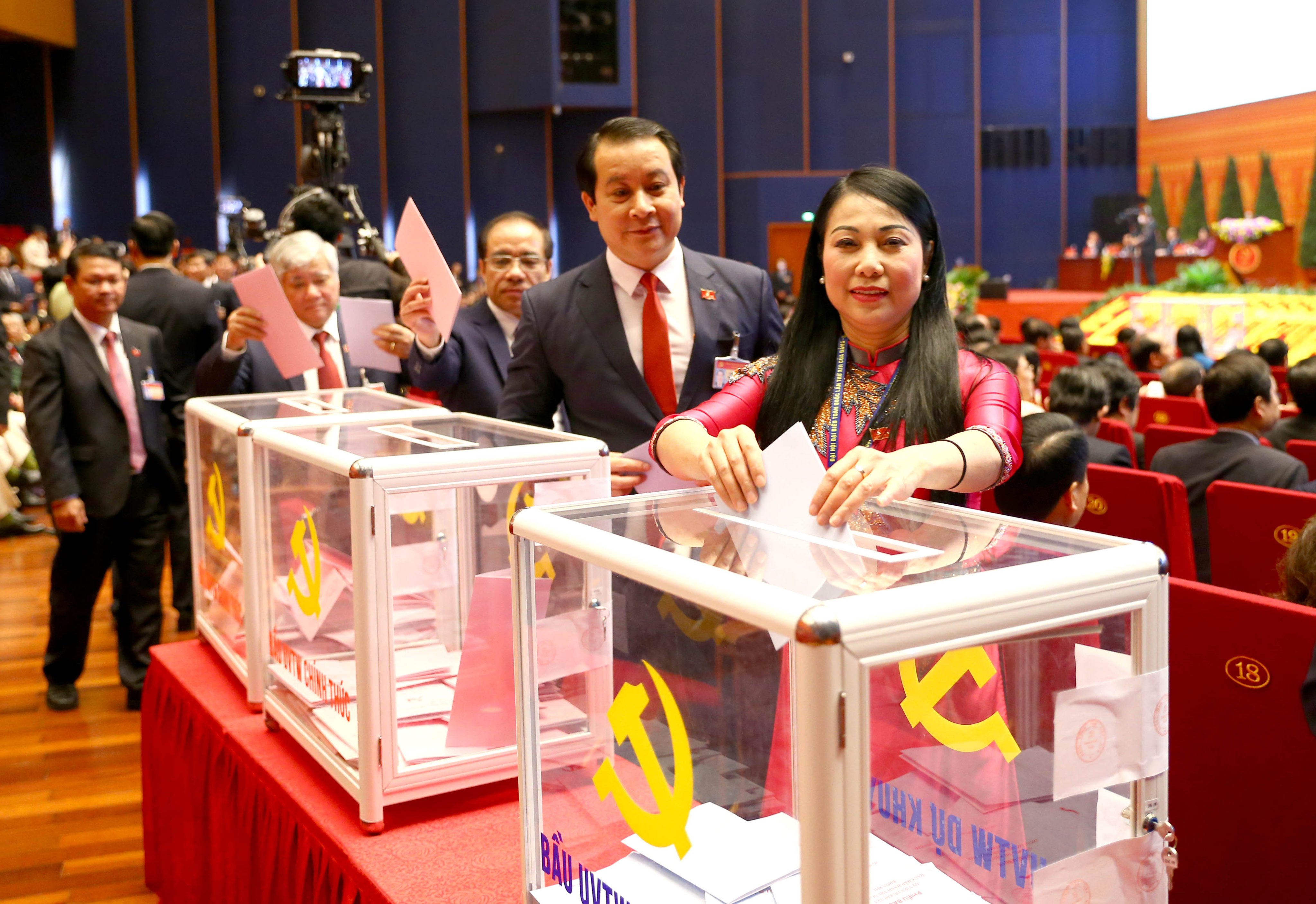 Hôm nay (31-1), Ban Chấp hành Trung ương khóa XIII bầu Bộ Chính trị, Tổng Bí thư, Ban Bí thư, Ủy ban Kiểm tra Trung ương