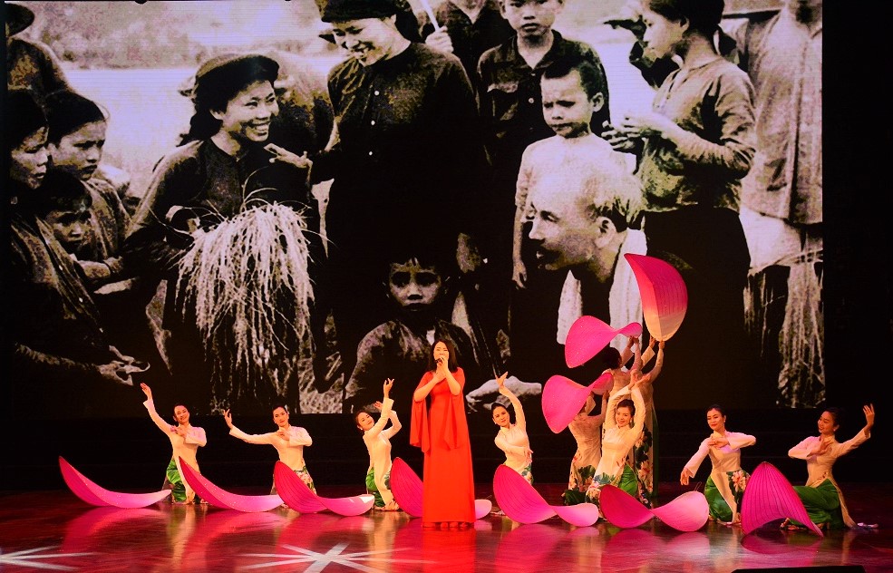 Hát về Đảng quang vinh bằng tình cảm, tinh thần của người nghệ sĩ-chiến sĩ