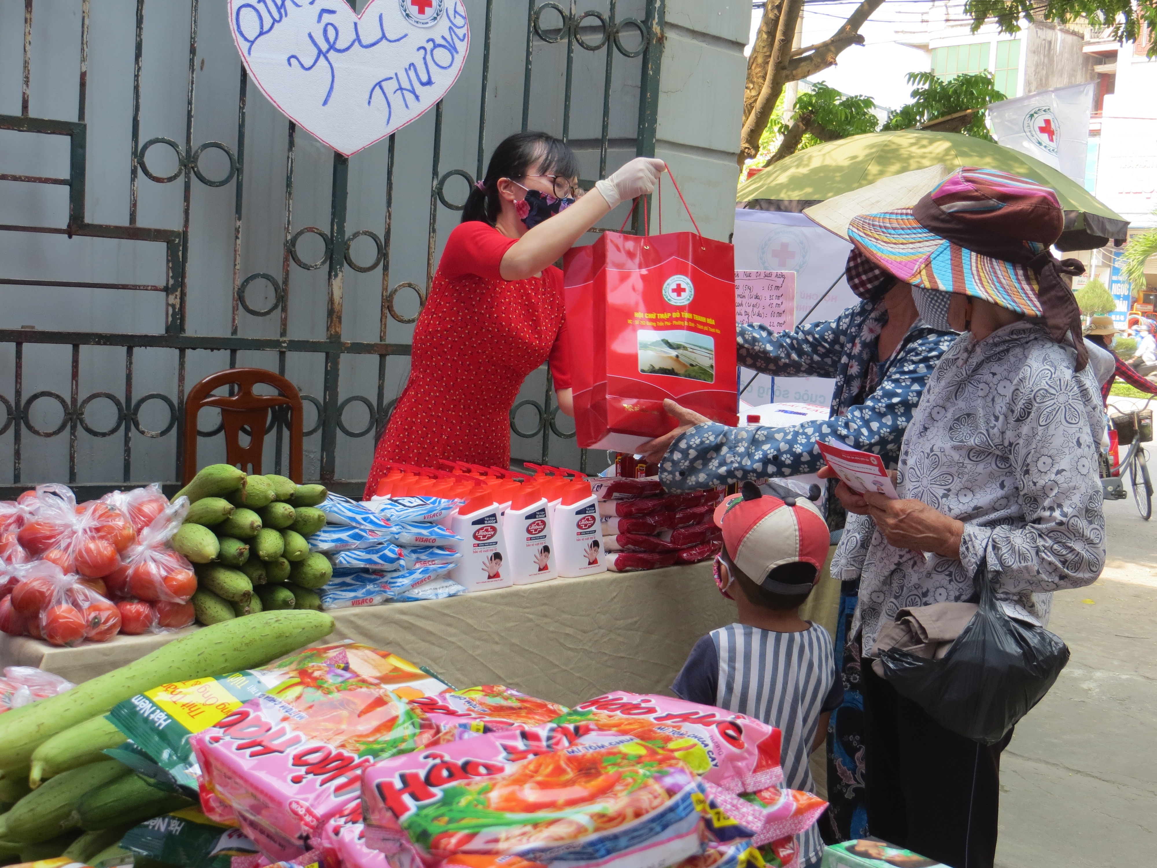 “Chợ nhân đạo”: Nhân lên những yêu thương