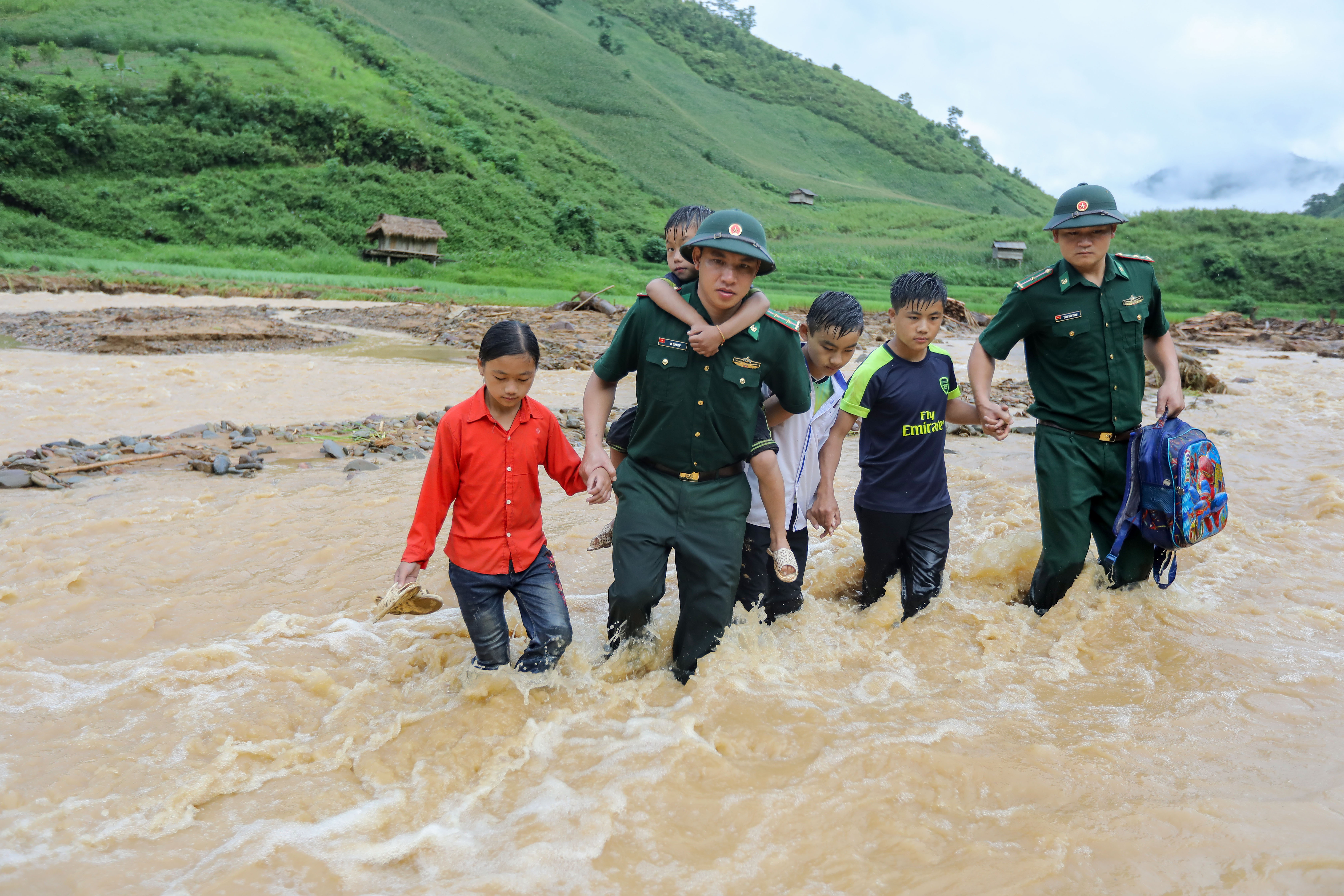 Đến Sơn La xem Bộ đội Biên phòng chăm con