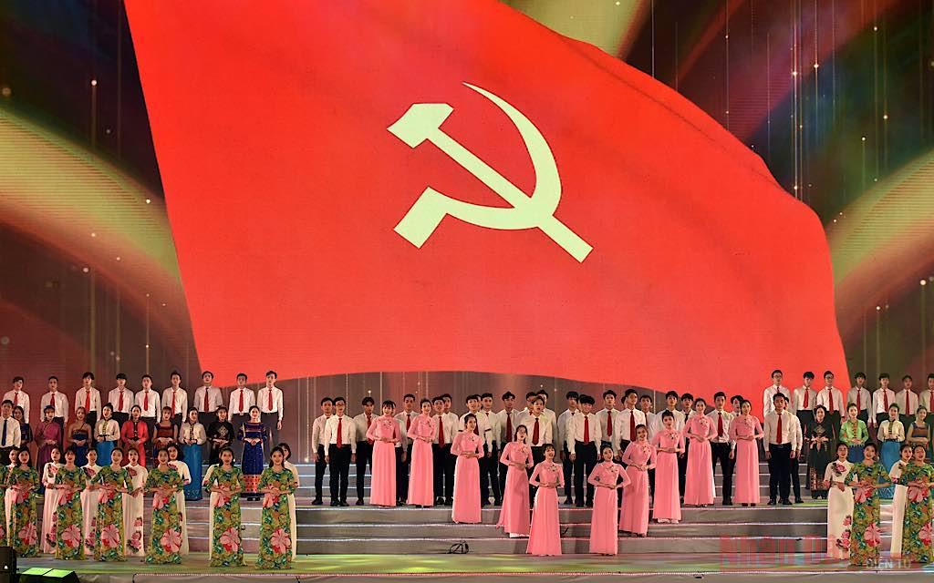 Đặt trọn niềm tin với Đảng, chung sức, đồng lòng đưa đất nước phát triển lên tầm cao mới