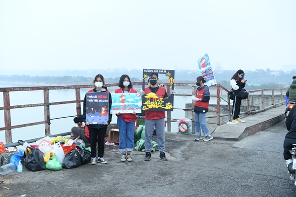 Thả cá, đừng thả túi nilon!