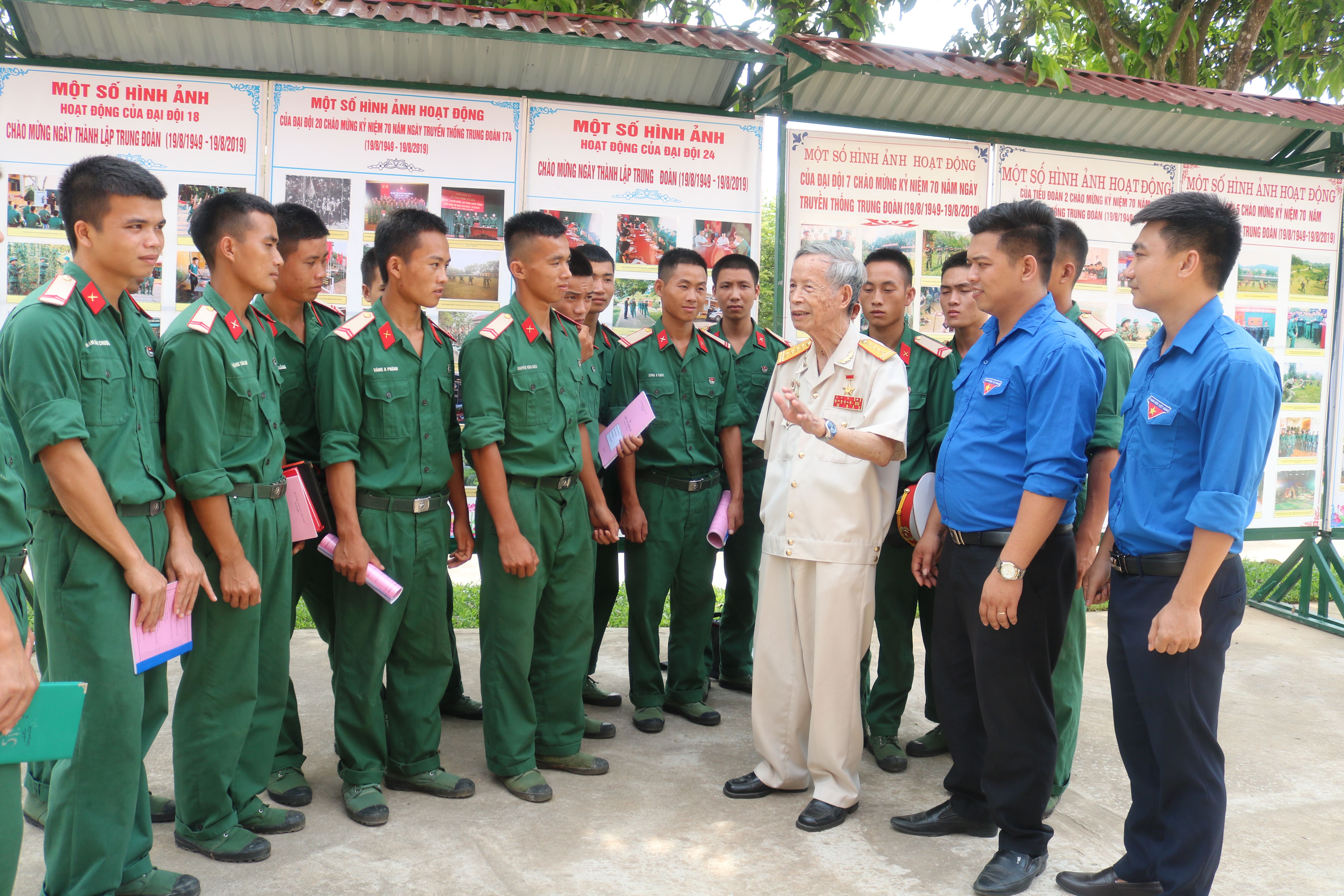 Chặt cánh tay, phá tan đồn địch