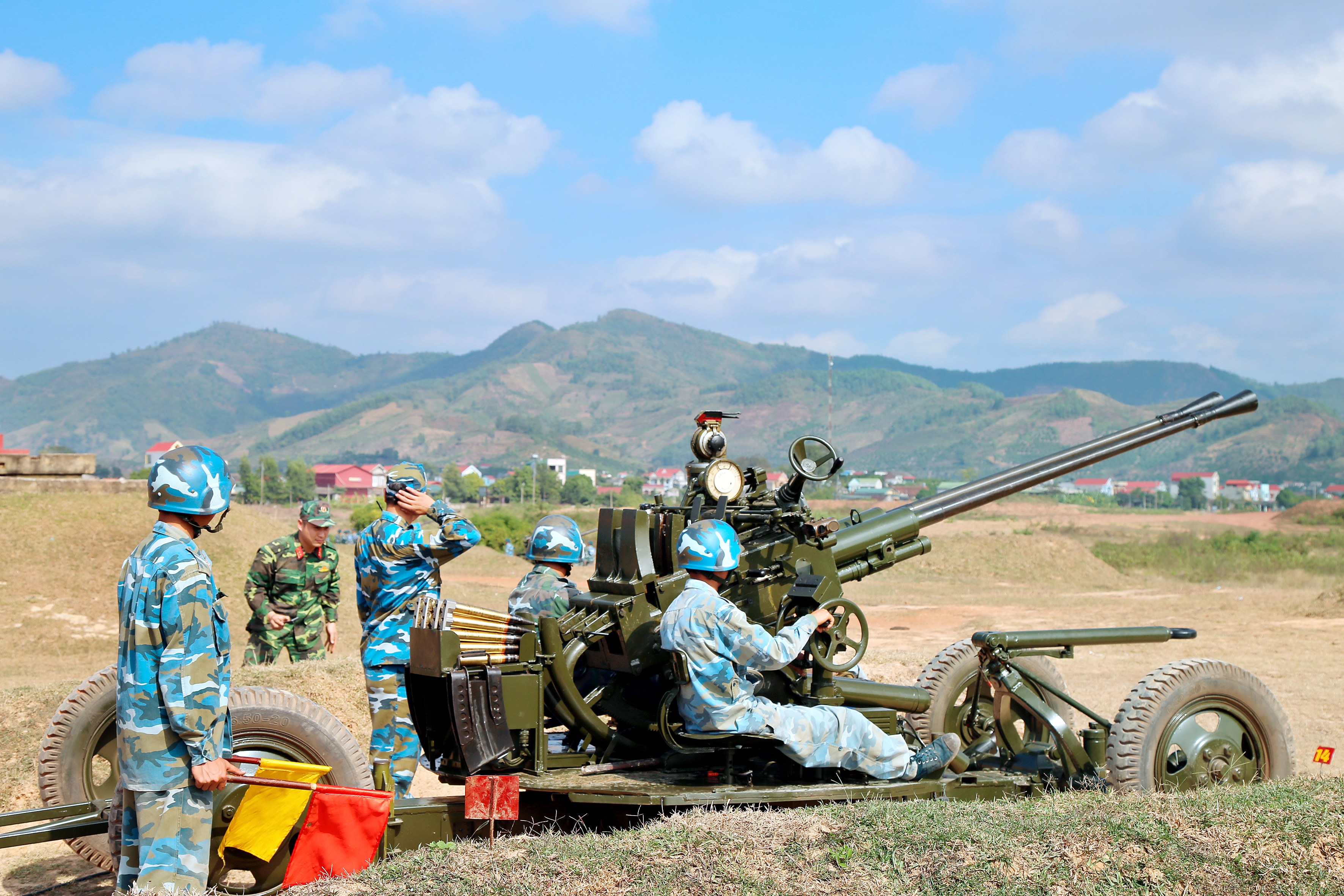 Bài 2: Đầu tư khoa học và công nghệ nâng cao tiềm lực quốc phòng