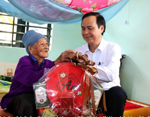 Chăm lo chu đáo Tết cho người có công