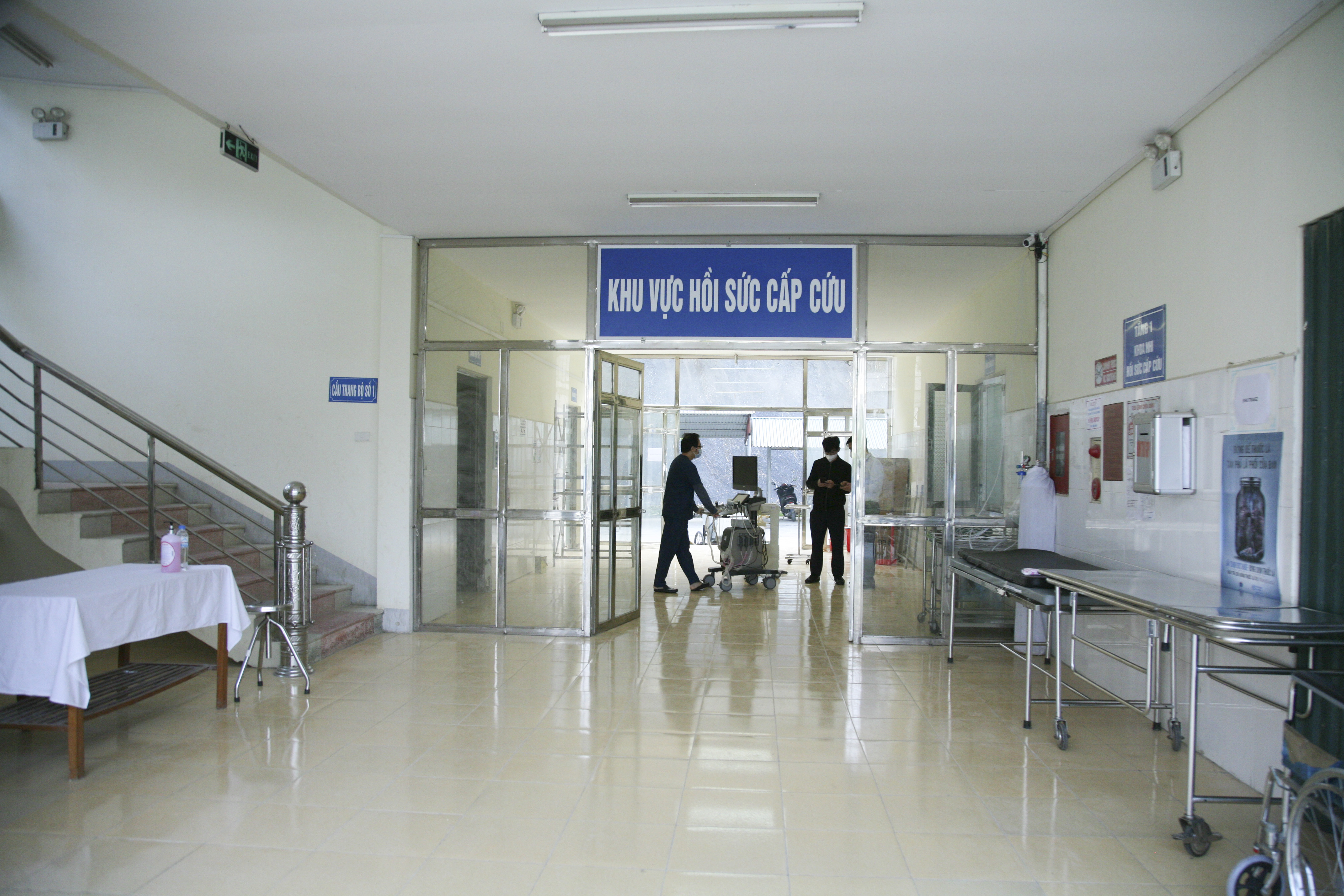 Khu vực hồi sức cấp cứu trong bệnh viện dã chiến.