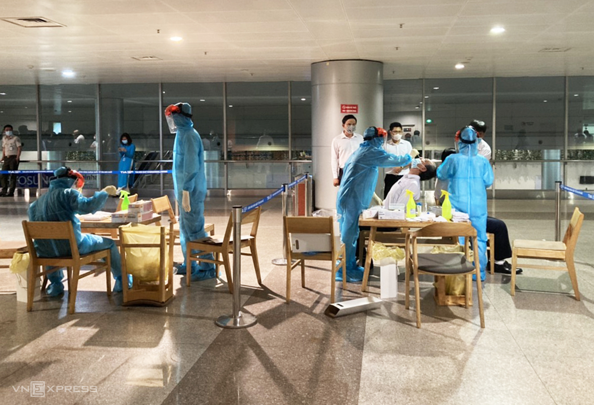 TP Hồ Chí Minh bác tin đồn 20 trường hợp mắc Covid-19 tại sân bay Tân Sơn Nhất
