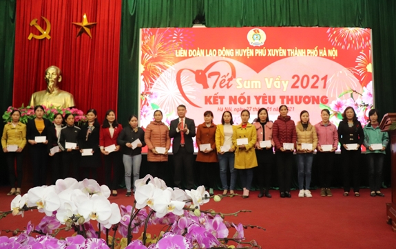 CHĂM LO TẾT CHO CÔNG NHÂN XA QUÊ