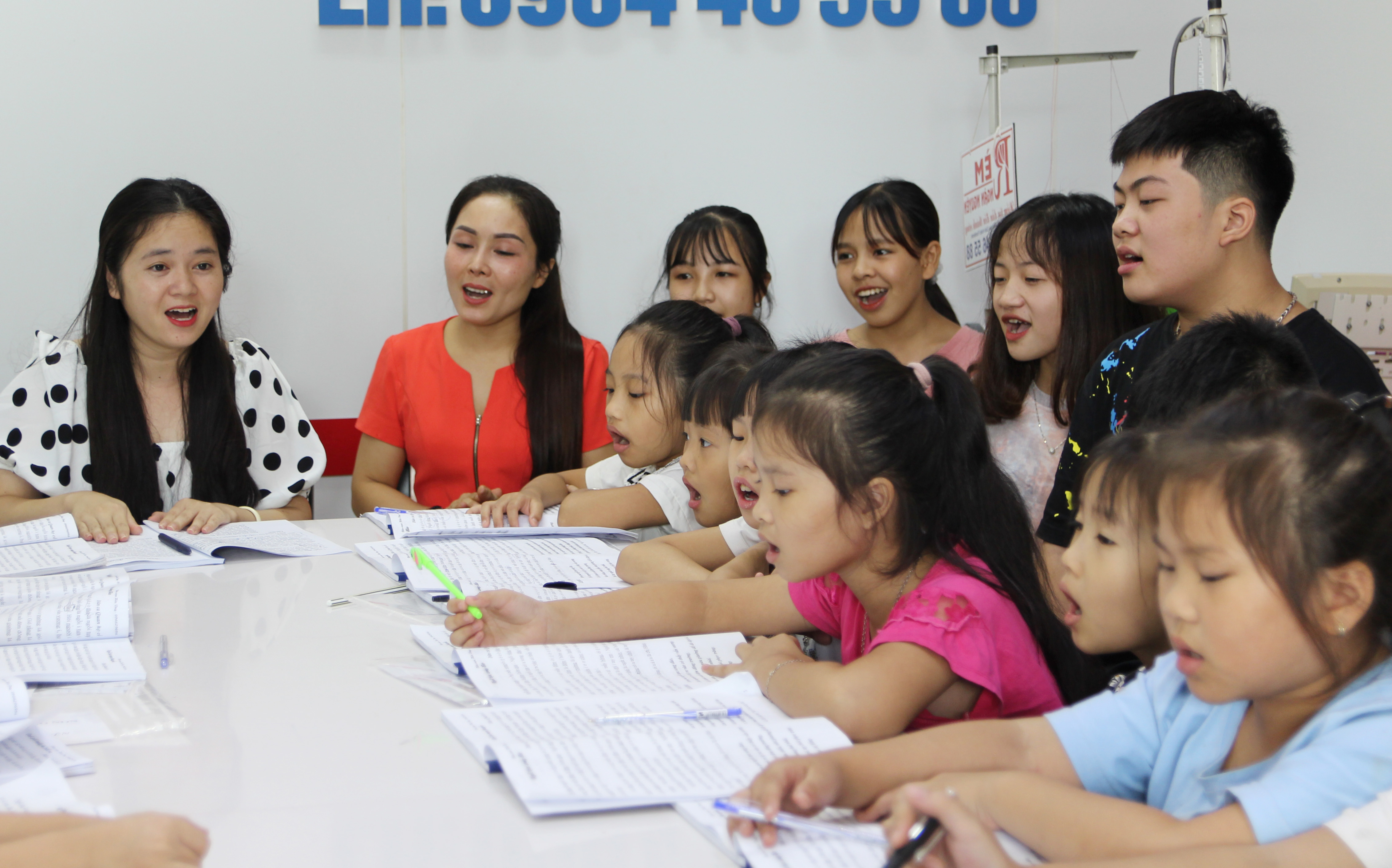 Góp sức để thiếu nhi thêm yêu dân ca quan họ