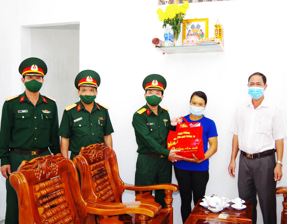 Binh đoàn 16 trao tặng 5 căn nhà đại đoàn kết