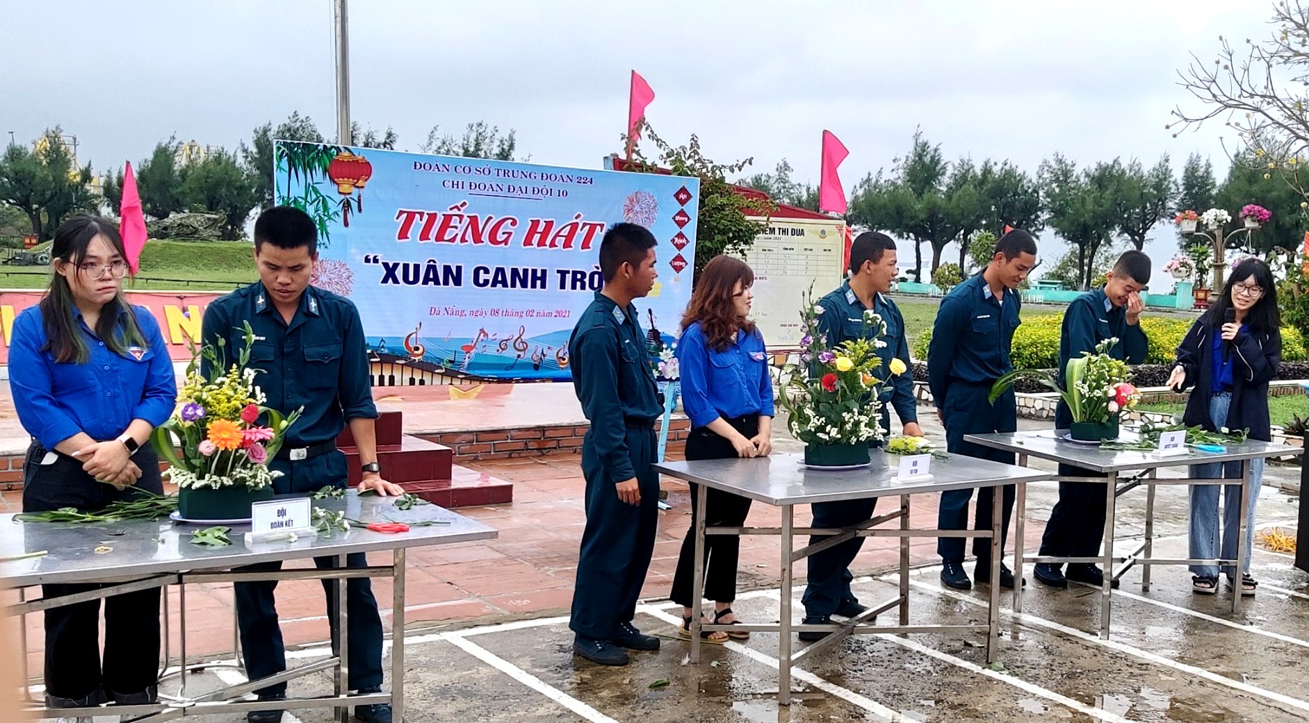 Các đội giới thiệu, thuyết trình về ý nghĩa, biểu trưng sản phẩm.