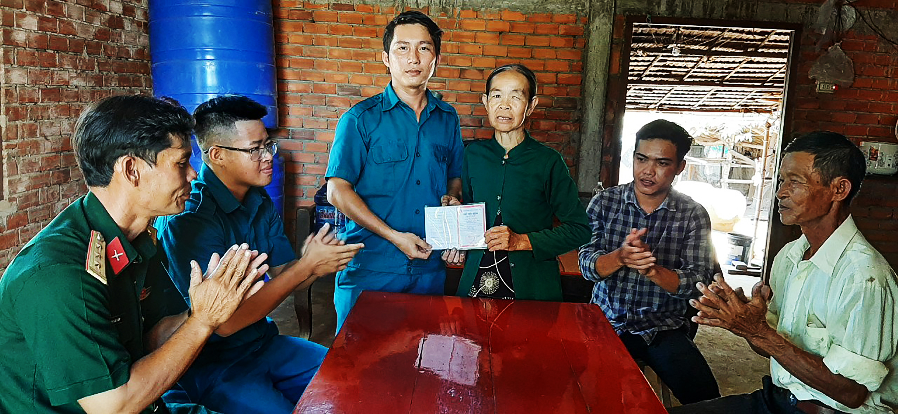 Tiếp sức cho thanh niên nhập ngũ