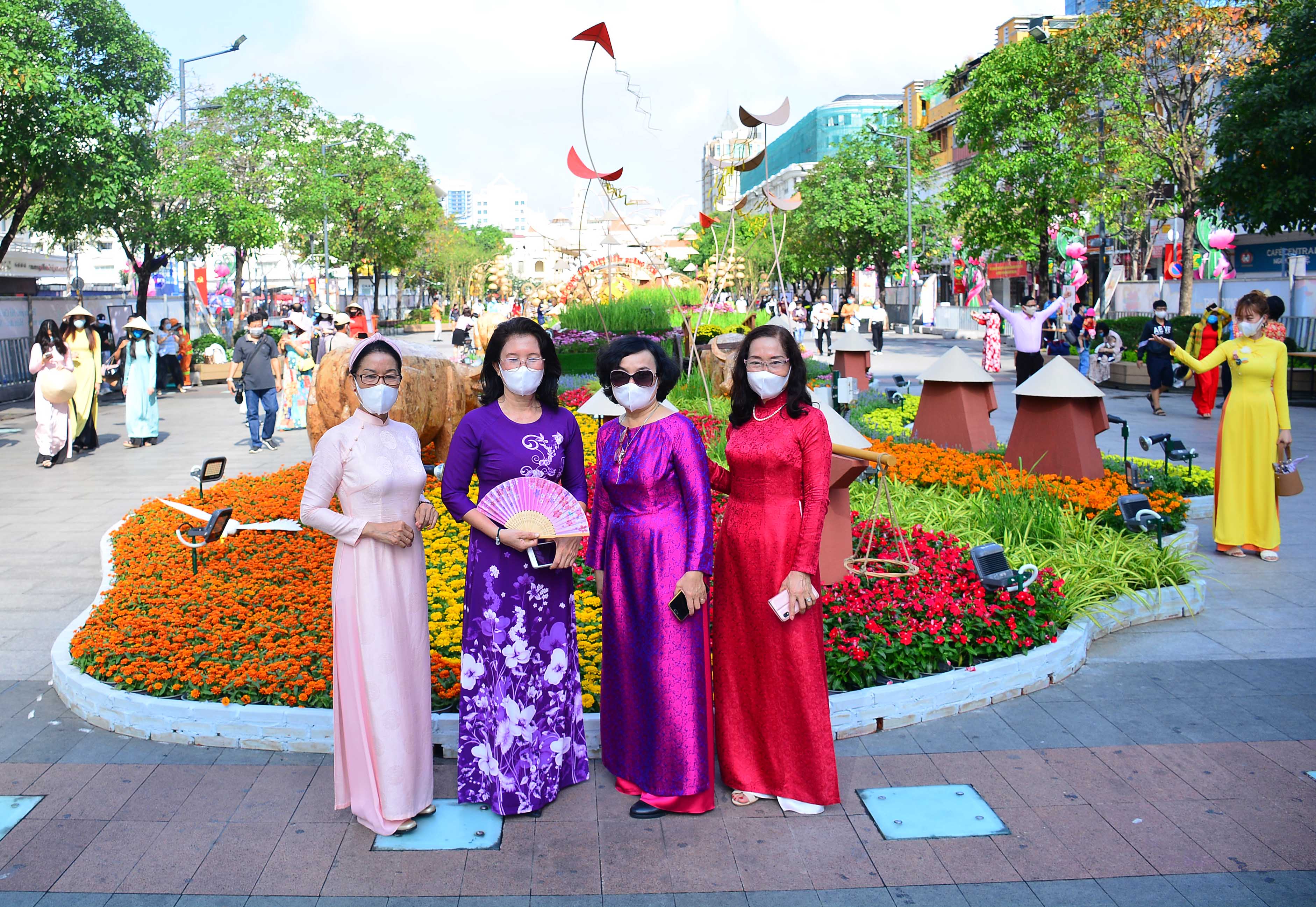 Phòng dịch tốt, giới thiệu dự án số hóa tại Đường hoa Nguyễn Huệ 