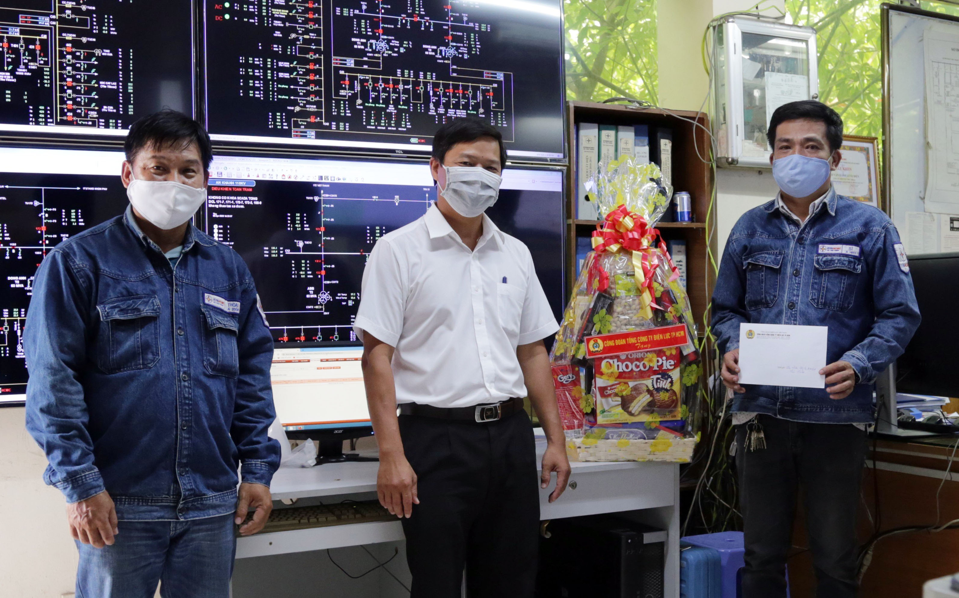 Bảo đảm vận hành hệ thống điện phòng, chống dịch Covid-19 xuyên Tết