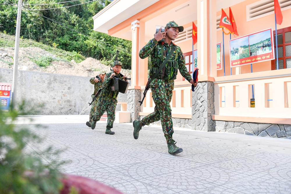 Là đơn quân đóng quân tại xã đảo Tiên Hải, thành phố Hà Tiên, một đảo tiền tiêu có vị trí chiến lược quan trọng trong thế trận quốc phòng – an ninh của tỉnh Kiên Giang nói riêng, biên giới Tây Nam của Tổ quốc nói chung nên cán bộ, chiến sĩ Đại đội Bộ binh hỗn hợp 7 luôn xác định nhiệm vụ huấn luyện và SSCĐ, cơ động ứng phó với mọi tình huống xảy ra là một trong những nhiệm vụ trọng tâm.