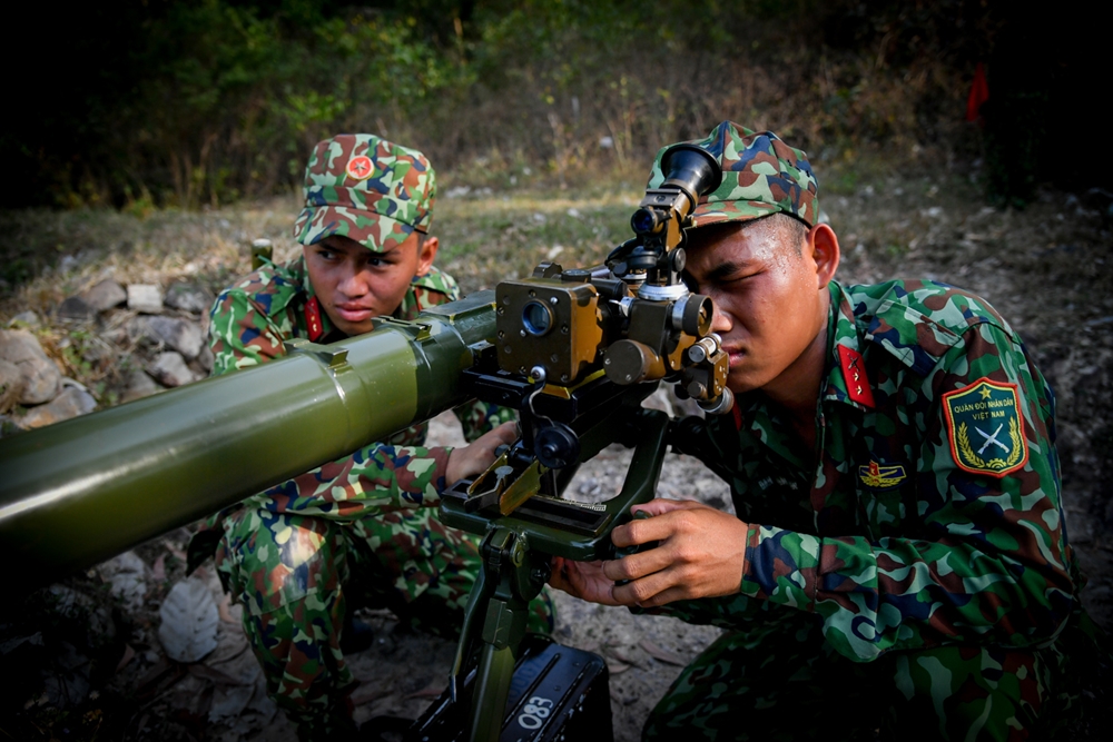Khẩu đội súng SPK-9 – Đại đội Bộ binh hỗn hợp 7, Trung đoàn 893 luyện tập các phương án SSCĐ bảo vệ đảo.