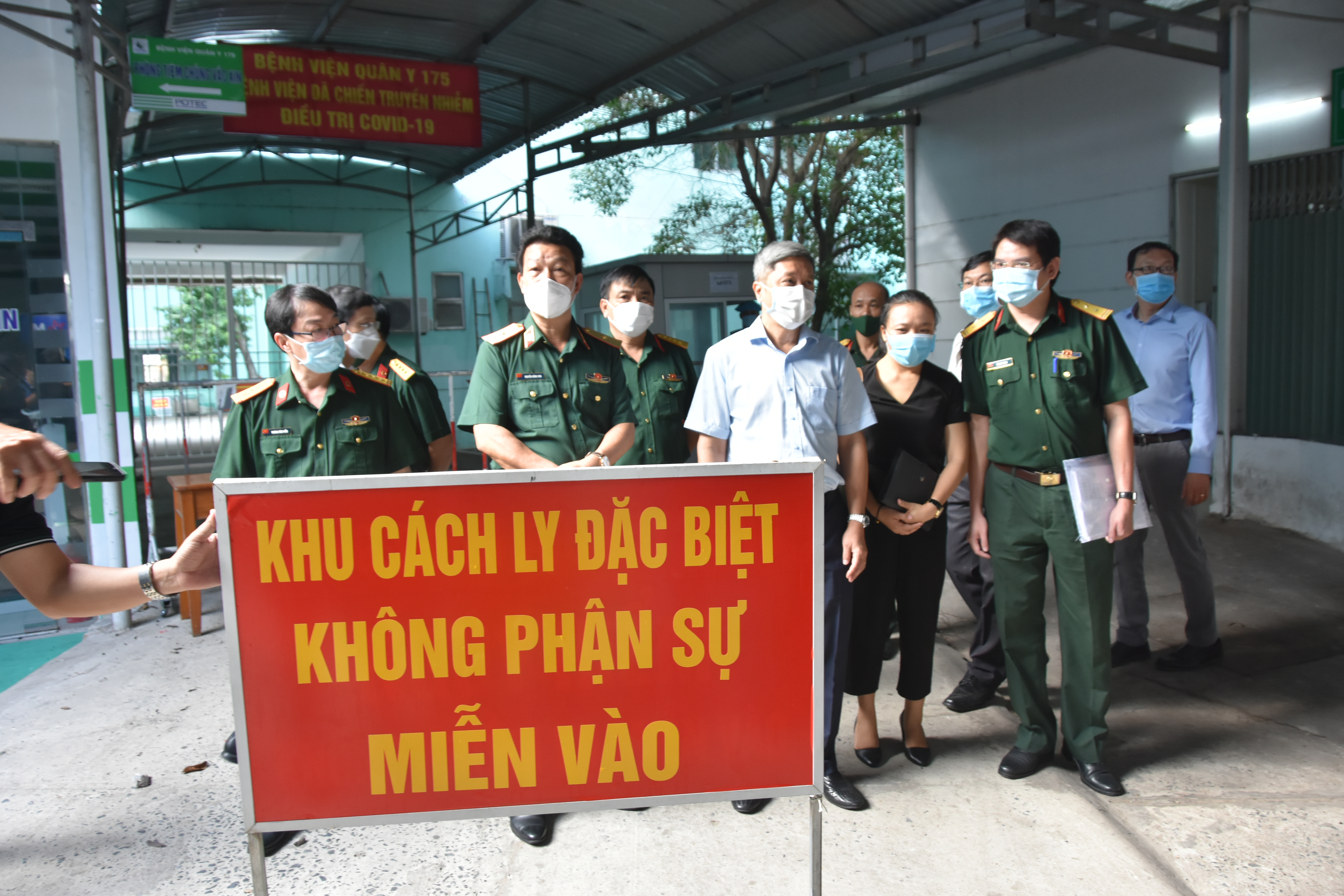 Thứ trưởng Bộ Y tế kiểm tra công tác phòng, chống dịch Covid-19 tại TP Hồ Chí Minh