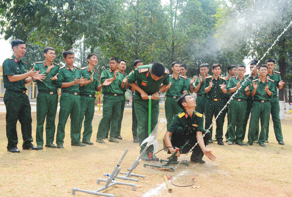 Tết rộn ràng, ấm tình đồng chí