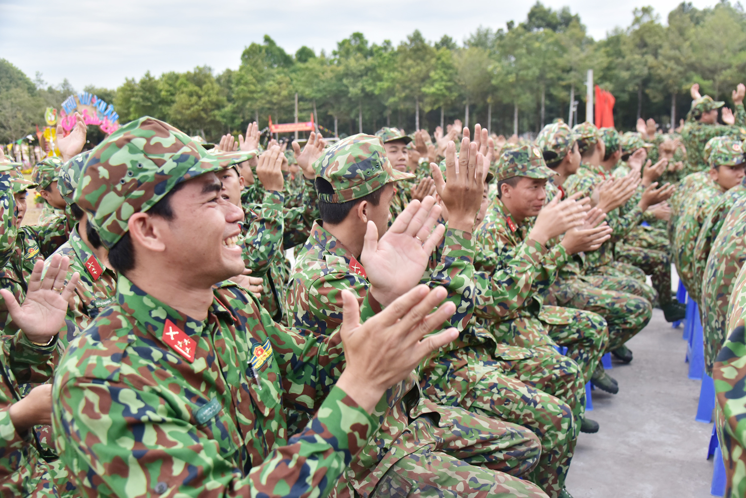 Nụ cười tươi vui mừng năm mới.