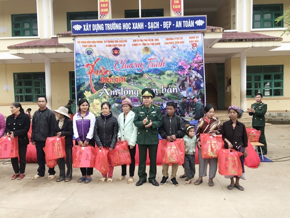 Khi mùa xuân về trên cổng trời biên giới Cha Lo

