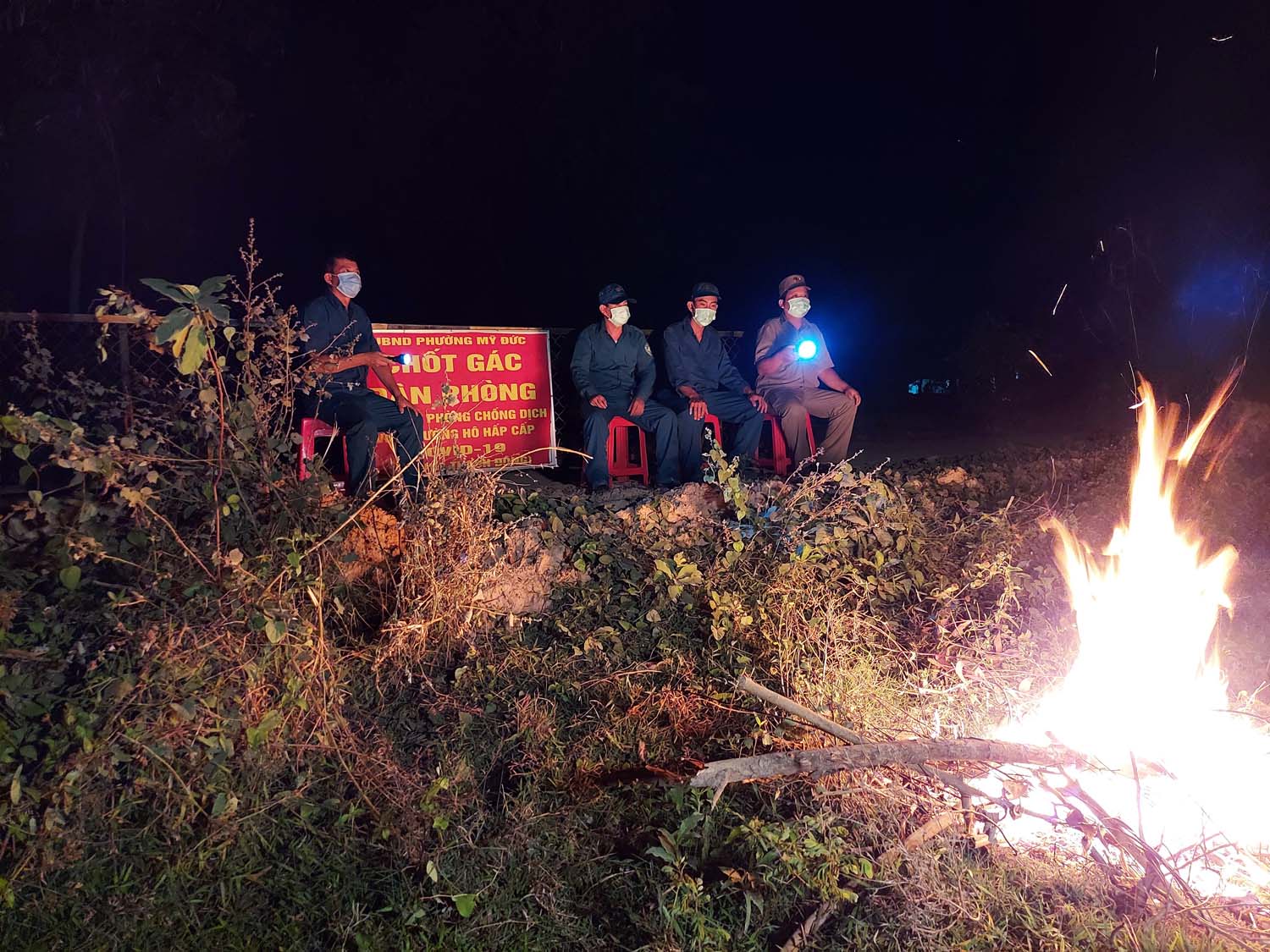 Đón xuân trên chốt phòng, chống dịch 

