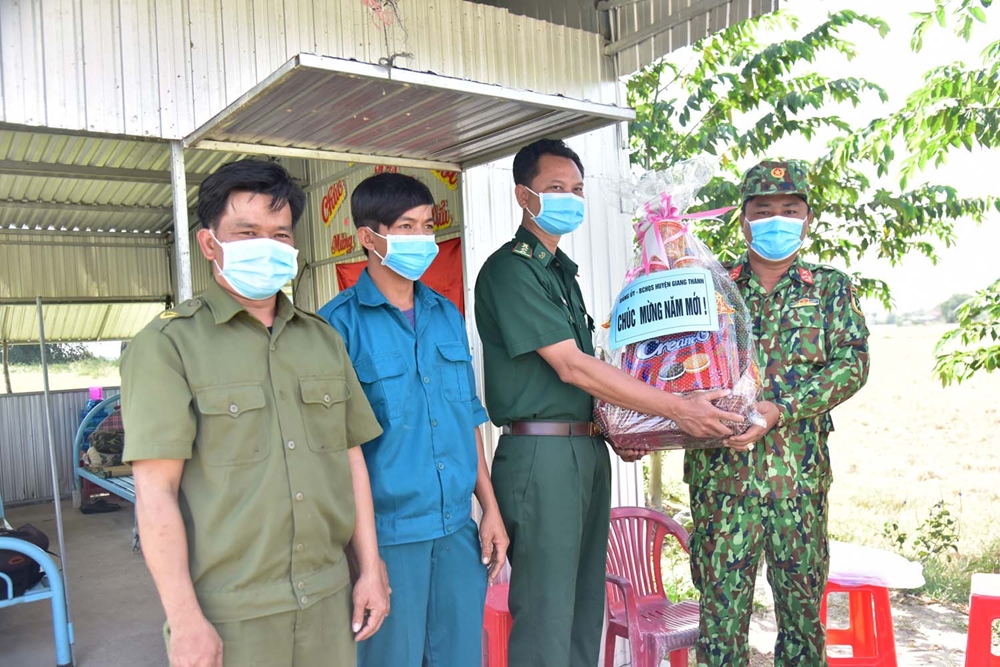 Không ít cán bộ, chiến sĩ đã tình nguyện gác lại việc riêng để tham gia vào nhiệm vụ đặc biệt này. Chính vì thế, việc thường xuyên thăm hỏi, động viên của chỉ huy các cấp là động lực để các anh hoàn thành tốt mọi nhiệm vụ được giao.