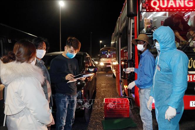 Quảng Ninh tổ chức đưa đón cán bộ, công nhân viên từ các tỉnh khác trở lại làm việc 