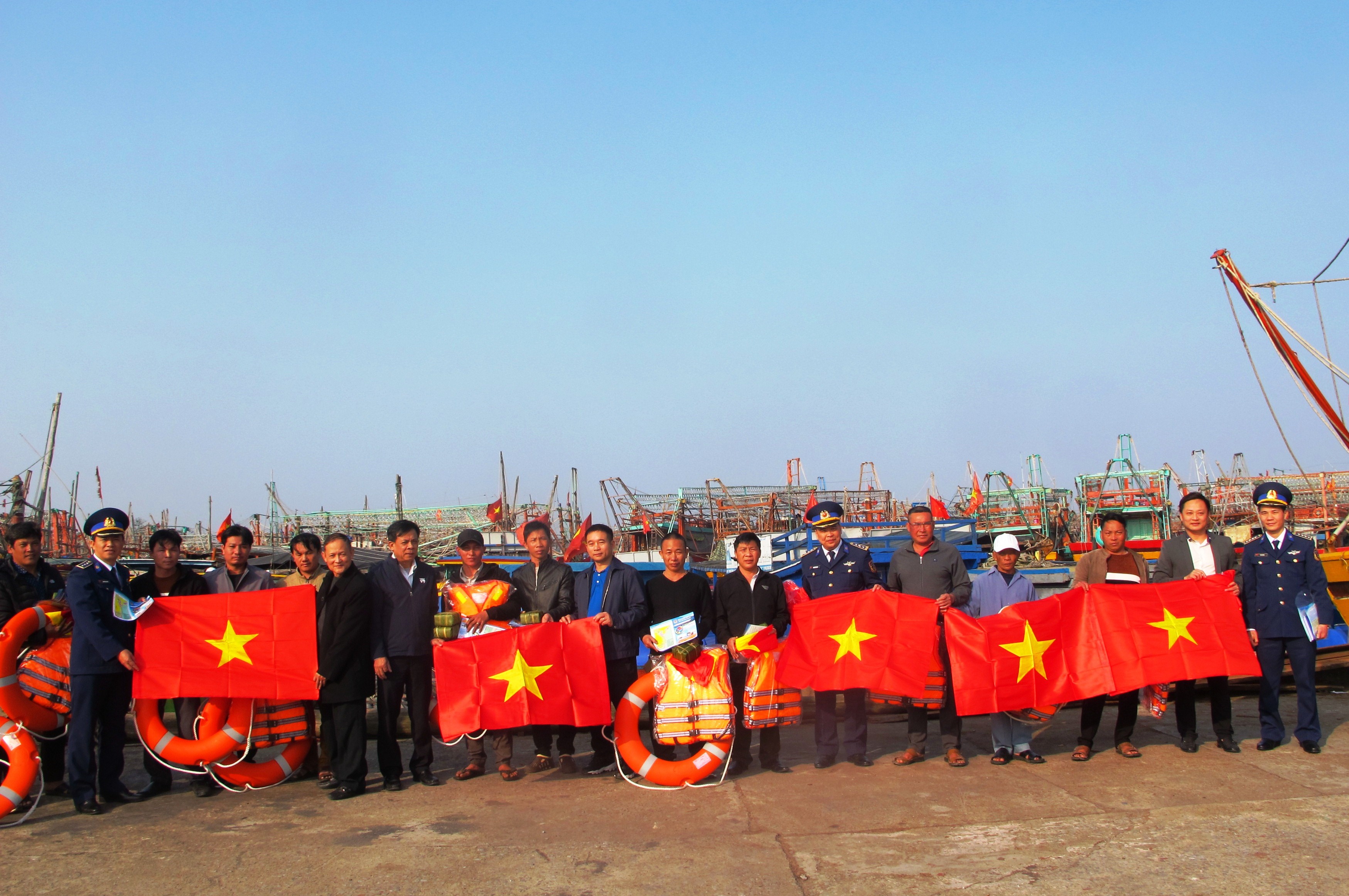 Xuân yêu thương với đồng bào vùng lũ