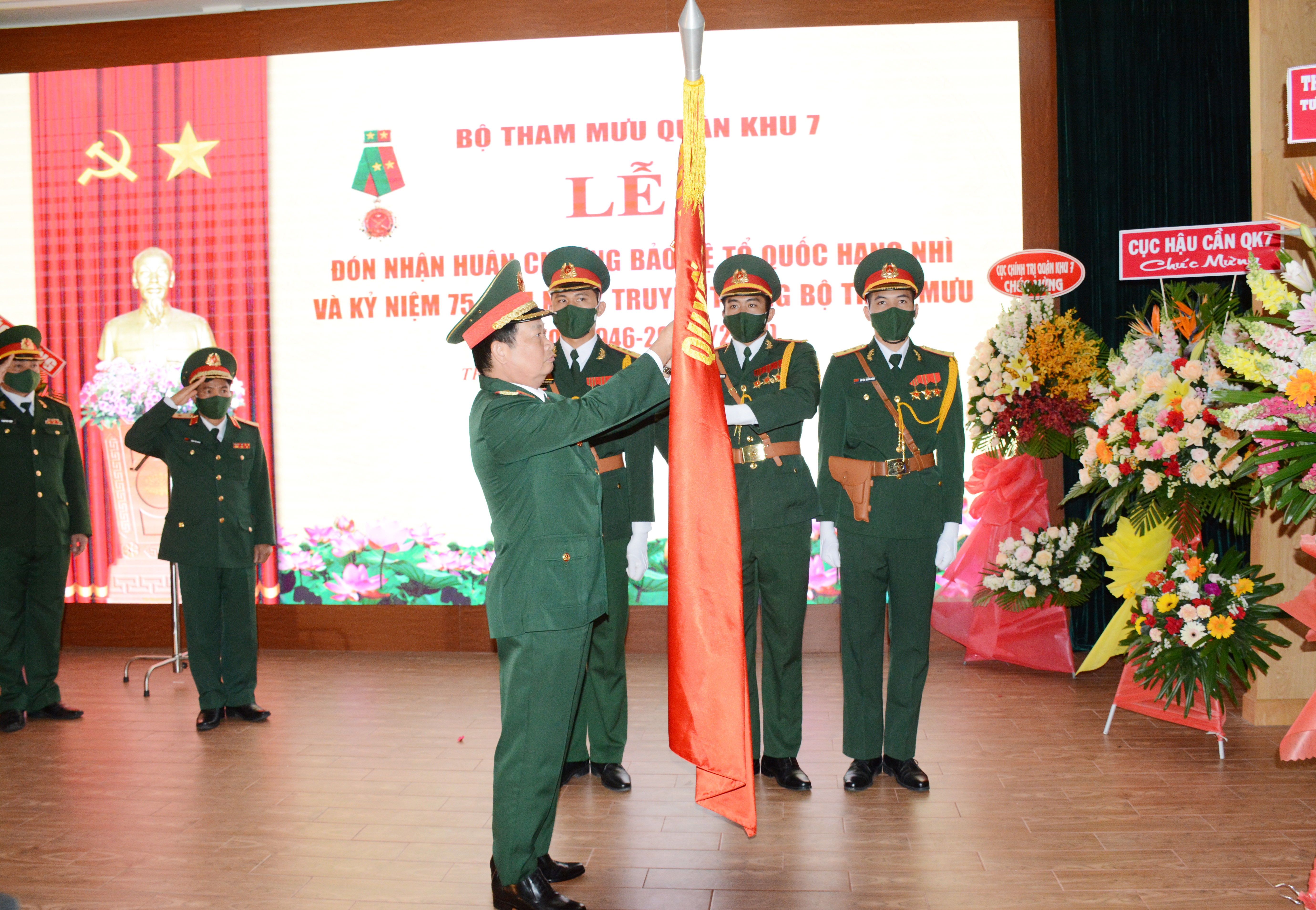 Bộ Tham mưu Quân khu 7 đón nhận Huân chương Bảo vệ Tổ quốc hạng Nhì