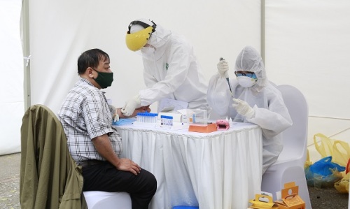 Hà Nội xét nghiệm toàn bộ người dân đến từ 12 địa phương có dịch Covid-19

