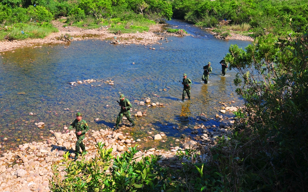 Thực hiện nhiệm vụ kép