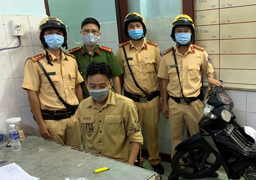 Cảnh sát giao thông TP Hồ Chí Minh bắt giữ đối tượng dương tính chất ma túy 