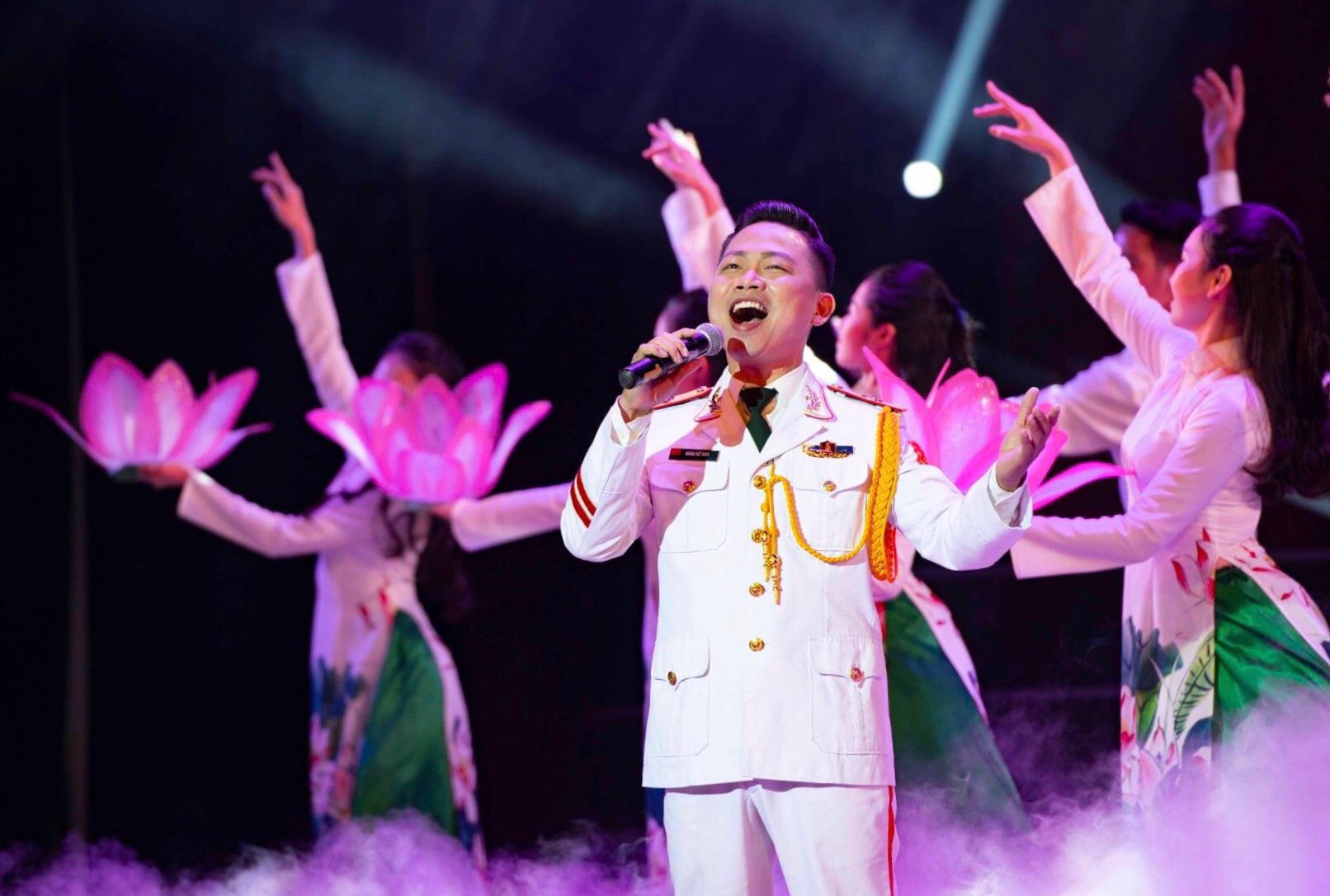 Ca sĩ, chiến sĩ Viết Danh “chống dịch” Covid-19 bằng âm nhạc