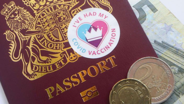 “Hộ chiếu vaccine” của châu Âu vô hiệu