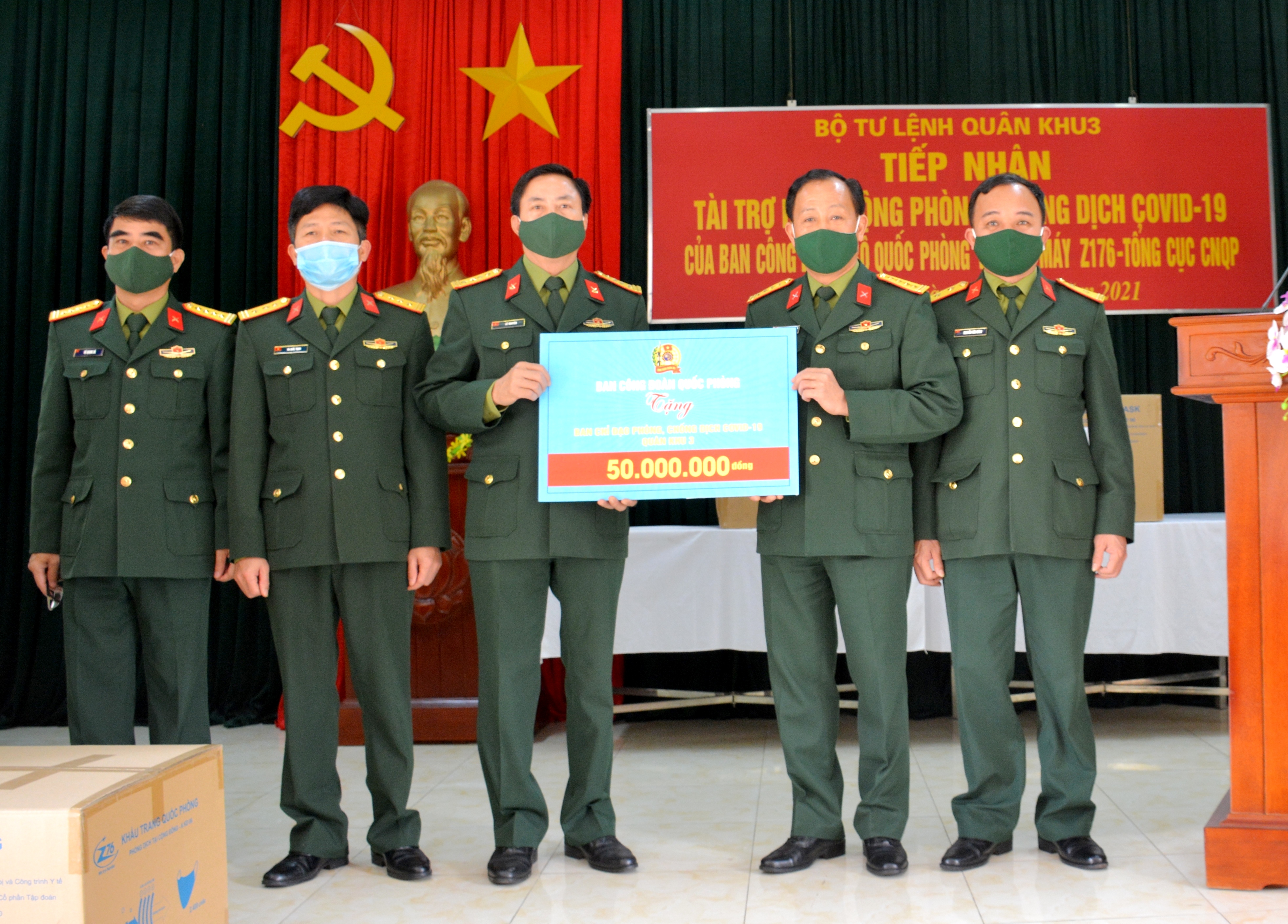 Ban Công đoàn Quốc phòng trao tiền hỗ trợ tặng công tác phòng, chống dịch Covid-19