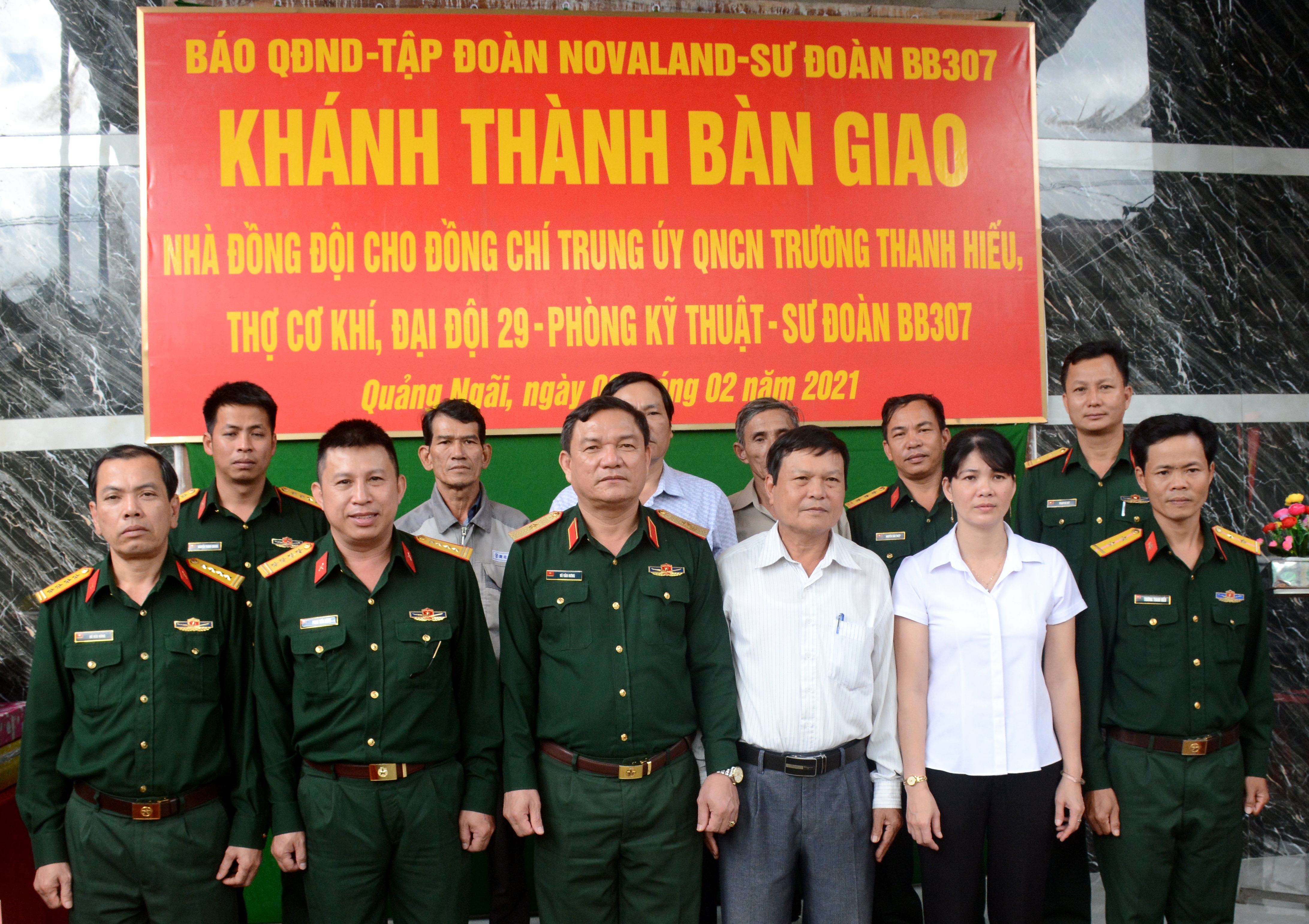 Niềm vui trong những ngôi nhà ấm tình đồng đội