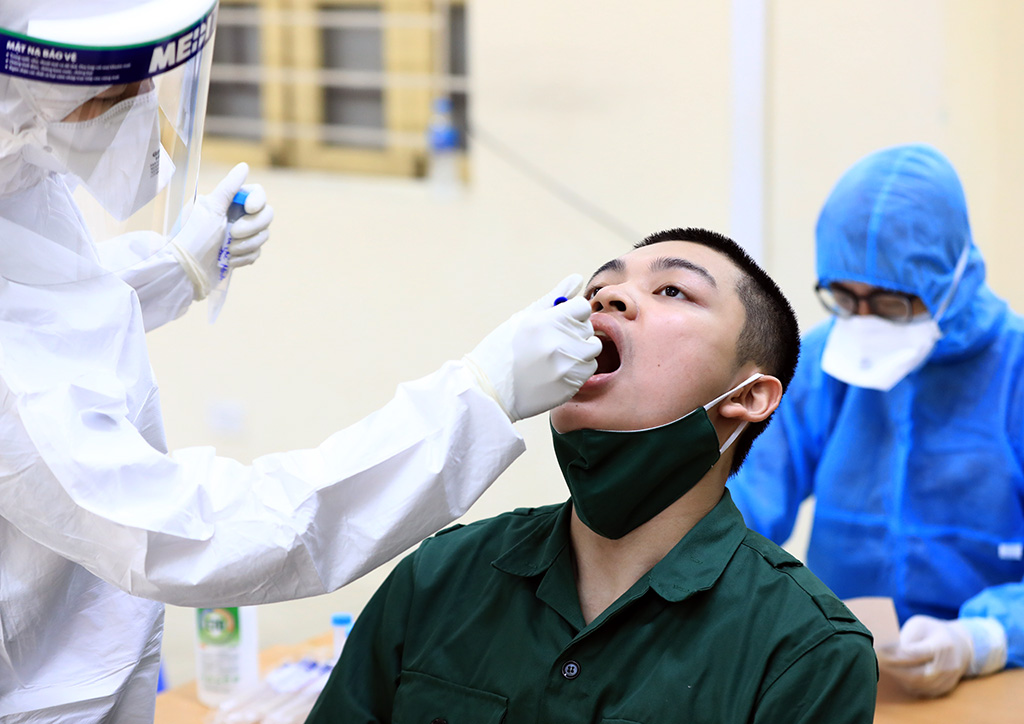 Hà Nội xét nghiệm Covid-19 cho 3.500 các công dân nhập ngũ